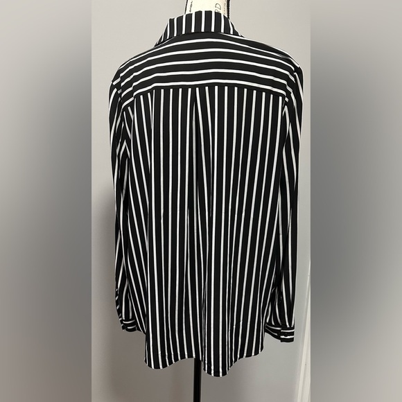 👚 Susan Graver Women's Button-Up Blouse - Size 10🌟 - Picture 6 of 13